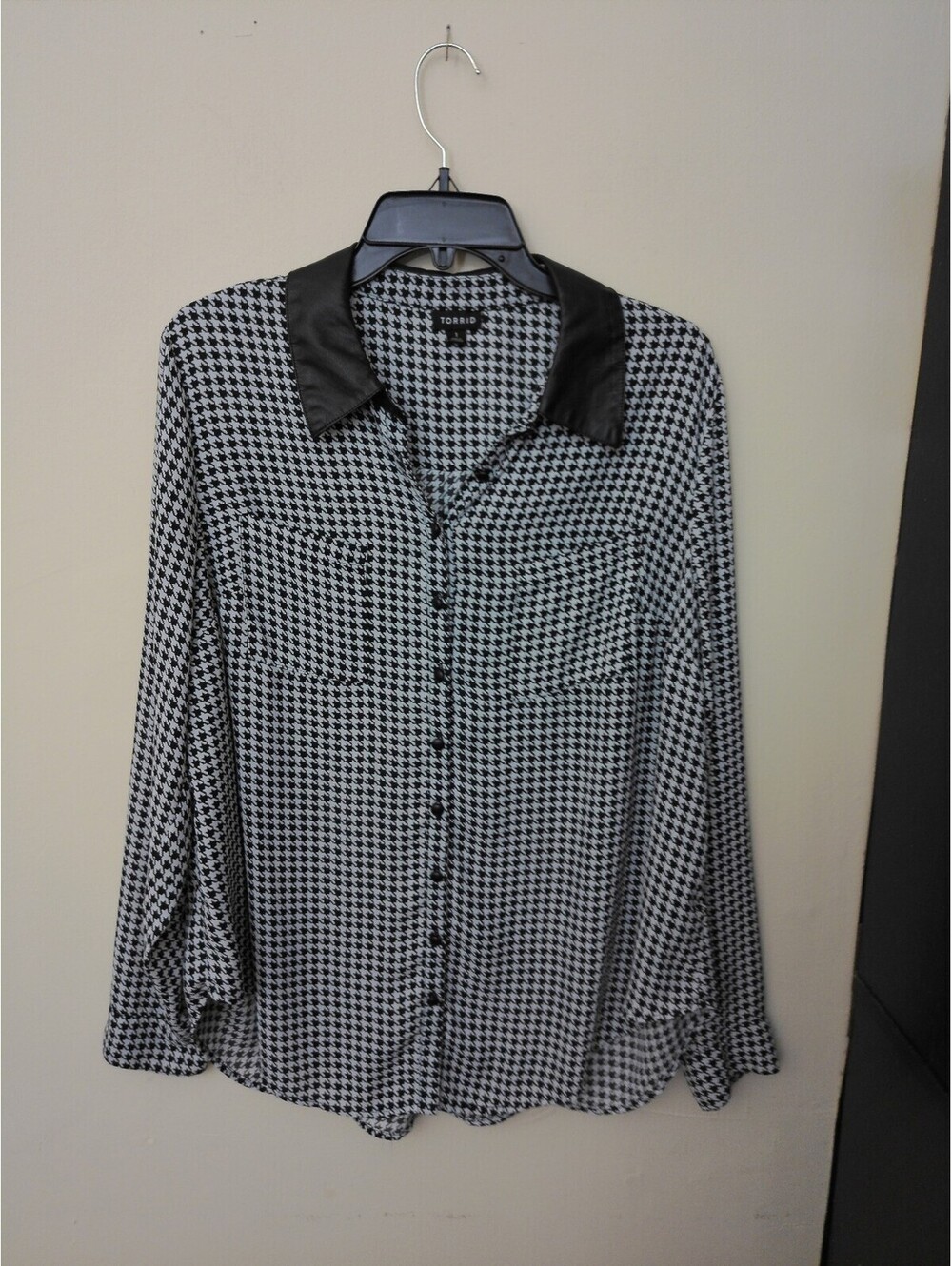Torrid Womens Blouse Top Size 1 1X Plus Black White Houndstooth Faux Leather Y2K